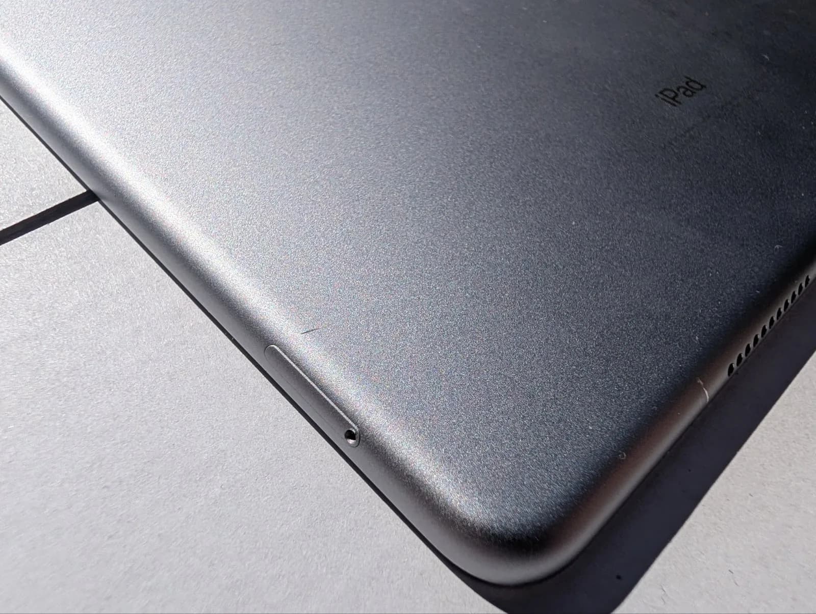 OEM Housing w/ Battery & Parts iPad Pro 10.5" Space Gray WiFi+Cellular Pulled — view 4